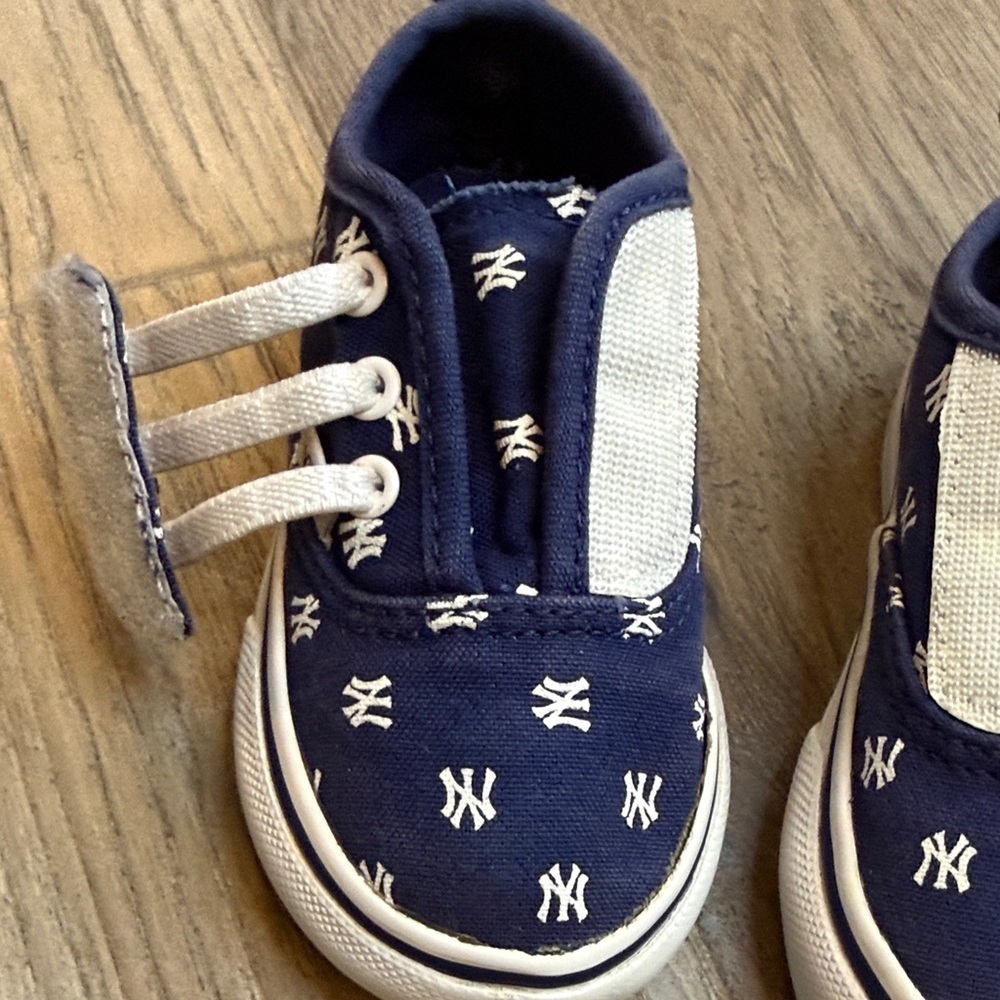 Vans Kids Navy and White Patterned Sneakers New York Yankees toddler - Picture 10 of 12